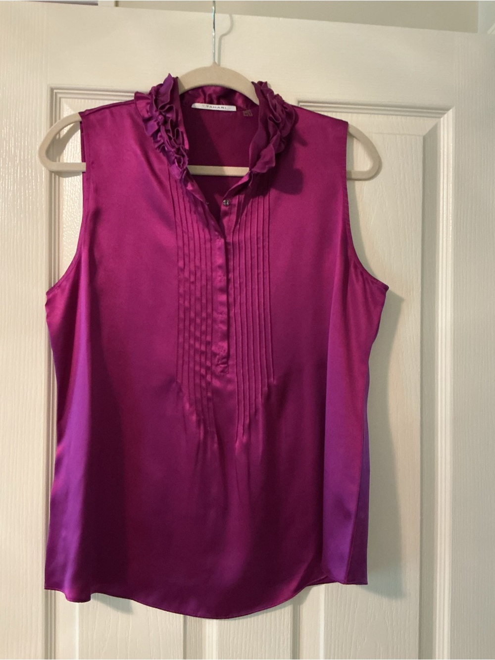 T Tahari Magenta Satin Sleeveless Ruffle Collar Camisole